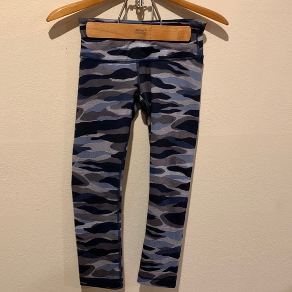 Lululemon size 4 crop leggings, EUC - Picture 1 of 5